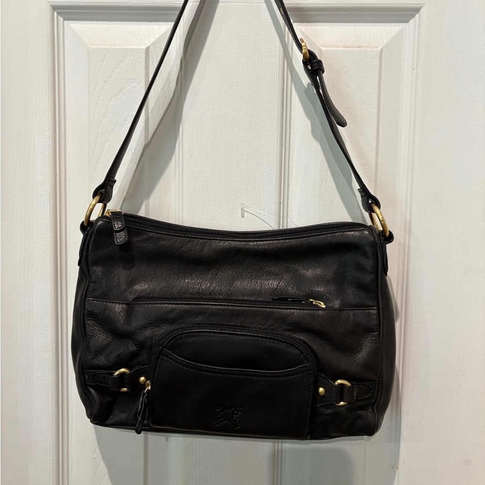 Stone Mountain, Black Leather Classic Shoulder Bag